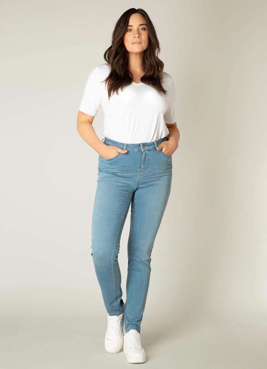 Base Level Curvy | Base Level Curvy Base Level Curvy Jeans Joya 007 Light Blue